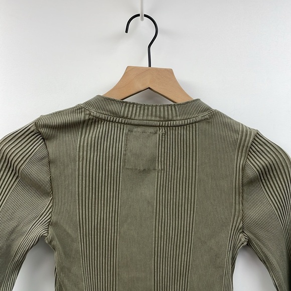 Aerie Road Trip '90s Ribbed Knit Long Sleeve Henley T-Shirt Olive Green XS - Picture 8 of 9